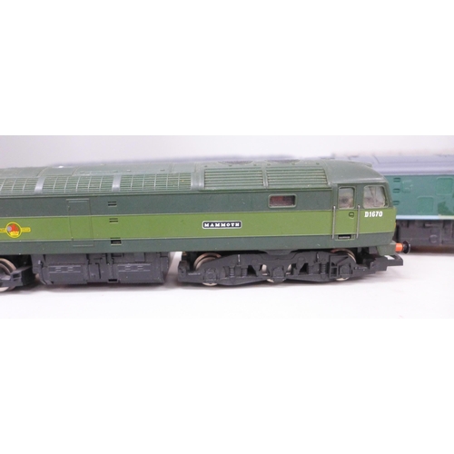 2084 - Four Hornby model diesel locomotives including two Inter-City 125, six carriages and a restaurant ca... 