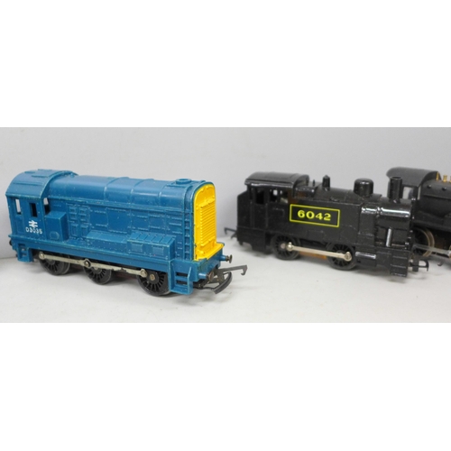 2089 - Seven 00 gauge model railway locomotives and one tender