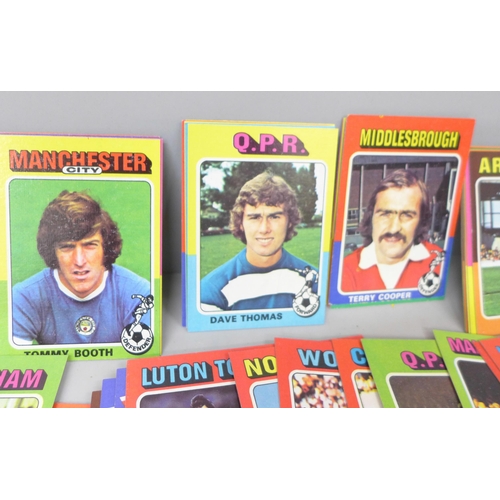 2101 - A large collection of football collectors cards, mainly Topps