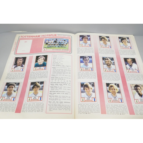 2177 - Panini Football sticker albums, 1981 to 1989, 1981 lacking 29 stickers, all the others empty or with... 