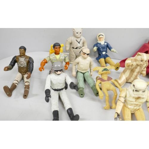 2222 - A collection of assorted vintage Star Wars toys