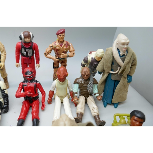 2222 - A collection of assorted vintage Star Wars toys