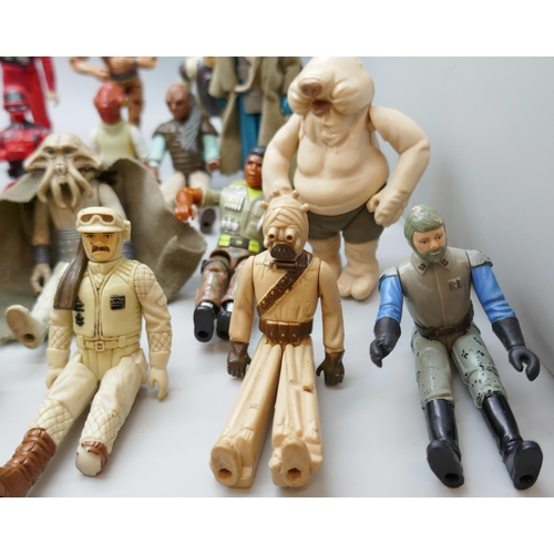 2222 - A collection of assorted vintage Star Wars toys