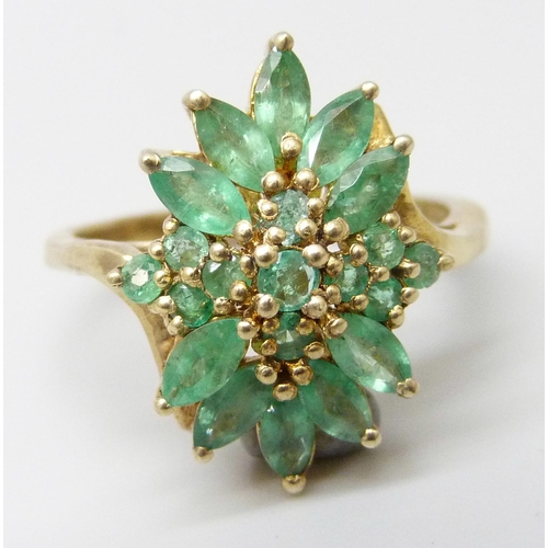 7070 - A 14ct gold plated silver ring set with 1.25cts of Zambian emeralds, O/P