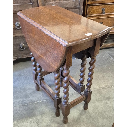 255 - An early 20th Century oak barleytwist gateleg table