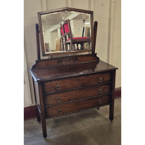 258 - An early 20th Century oak dressing chest