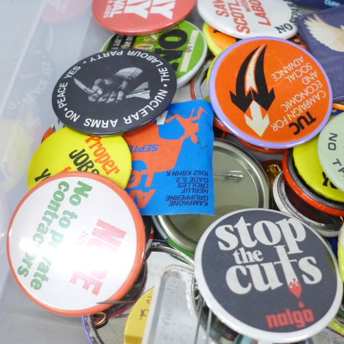 2016 - A large collection of political, campaign and march badges, trade unions, etc.