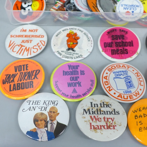 2035 - A large collection of political, campaign and march badges, trade unions, etc.