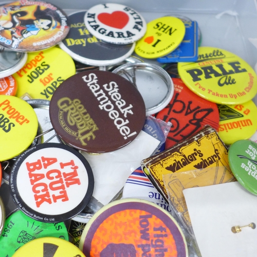 2035 - A large collection of political, campaign and march badges, trade unions, etc.