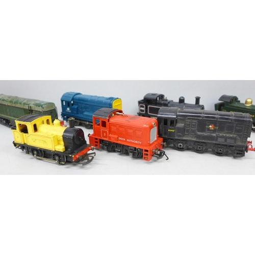 2080 - Six 00 gauge model locomotives, one tender and one plastic model