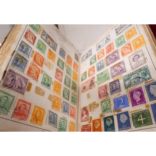 2137 - A collection of stamps in full and part full albums