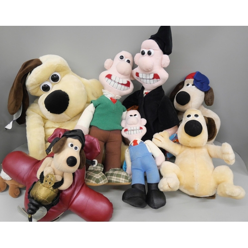 2138 - Seven Wallace and Gromit soft toys