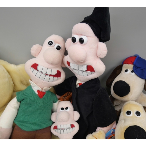 2138 - Seven Wallace and Gromit soft toys