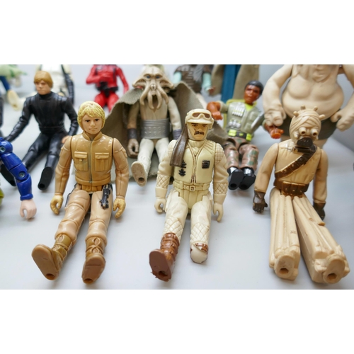 2222 - A collection of assorted vintage Star Wars toys