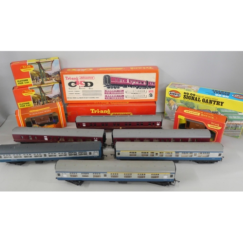 2226 - A collection of 00 gauge model rail including Tri-ang and Hornby Railway