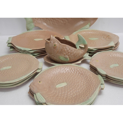 2247 - An Art Deco circa 1930s Shorter & Sons fish serving set in pink colourway. Comprising of ten plates,... 