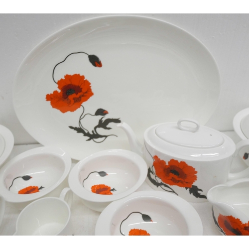 2253 - A Wedgwood Susie Cooper Design collection dinner and tea service in Corn Poppy pattern. To include d... 