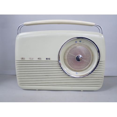 2259 - A vintage Bush mint green radio, receiver type TR 82C, serial number 346/132347