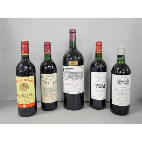 2266 - Five bottles of red wine to include Haut-Medoc 1997, Saint-Emilion 1986, Claret Bordeaux 1989, Chate... 