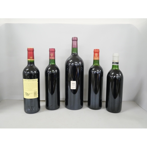 2266 - Five bottles of red wine to include Haut-Medoc 1997, Saint-Emilion 1986, Claret Bordeaux 1989, Chate... 