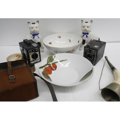 2330 - A famille verte tea bowl, famille rose cup and saucer, a small Japanese bowl, together with two box ... 