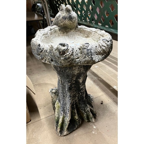 347 - A concrete bird bath