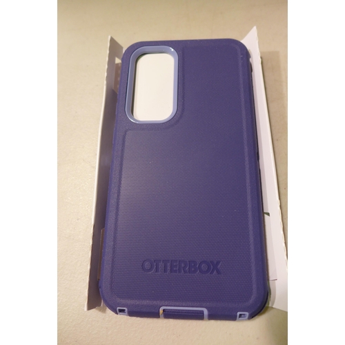 6121 - Otterbox defender blue phone case for Samsung Galaxy S24 FE *This lot is subject to VAT