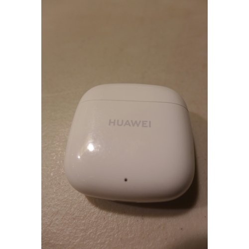 6122 - Huawei FreeBuds SE 2 white wireless earbuds *This lot is subject to VAT