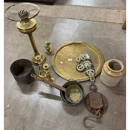 322 - Assorted brass and copperware, etc.