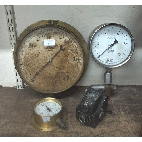 413 - Three vintage pressure gauges and an Ensign Ful-Vue camera