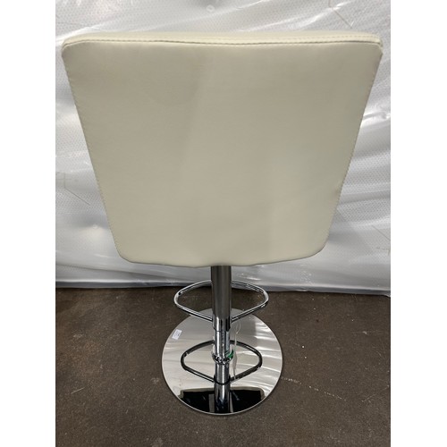 3189 - A pair of Alessa kitchen barstools cream (486-103,109) *This lot is subject to VAT