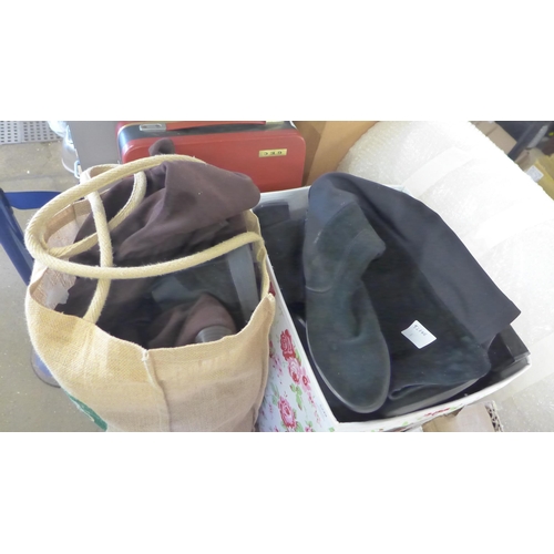 5249 - A quantity of assorted boots