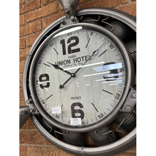 3218 - A large propeller clock