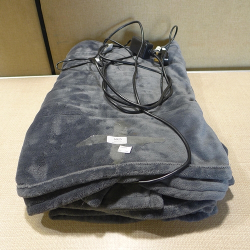 6025 - Two Brookstone heated throws    (354-737) *This lot is subject to VAT