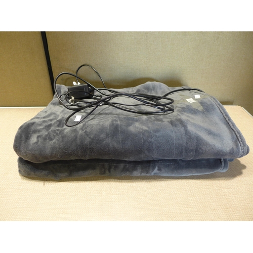 6025 - Two Brookstone heated throws    (354-737) *This lot is subject to VAT