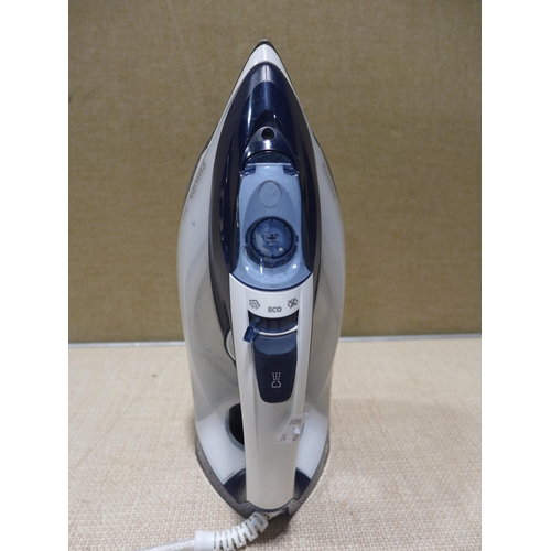 6296 - Philips Azur steam iron and a Bosch Vitapower blender  (354-499,500) *This lot is subject to VAT