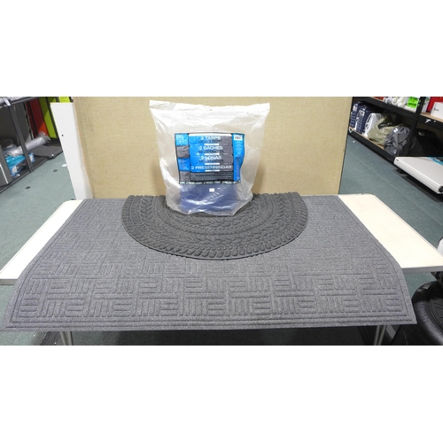 6307 - Apache Mills entry mat, Gyoha poly heavy duty tarp and a Multy Home heavy duty entrance mat   (354-5... 