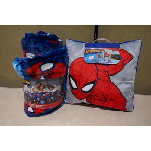 6355 - Quantity of Disney throws and pillows   (354-167,168,184) *This lot is subject to VAT