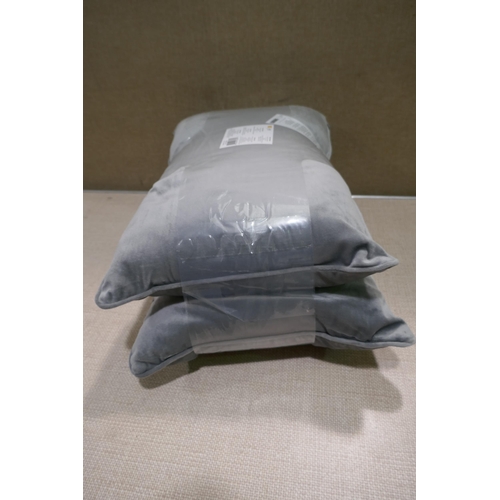 6362 - Velvet oblong cushions  (354-118) *This lot is subject to VAT