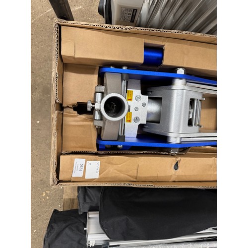 A boxed sample low entry aluminium garage jack *This lot is subject to VAT