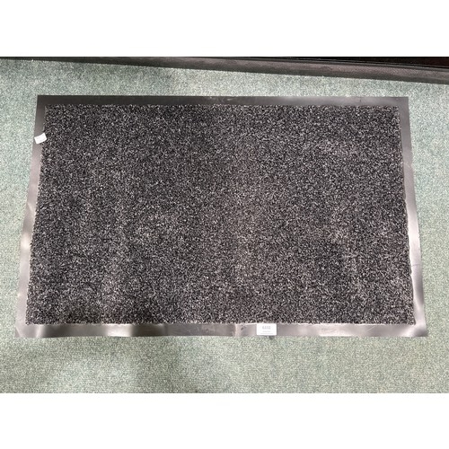 6332 - Washable indoor mat   (354-278) *This lot is subject to VAT