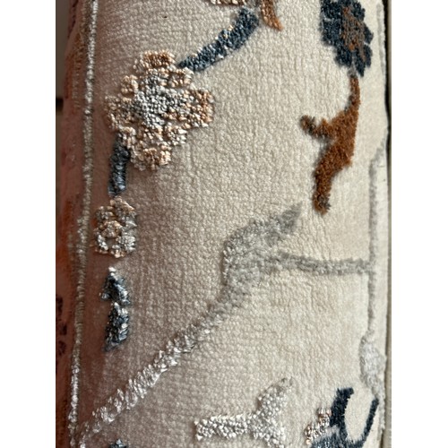 6415 - Locksley hall rug 240X305cm, original RRP £99.99 + VAT (353-388) *This lot is subject to VAT