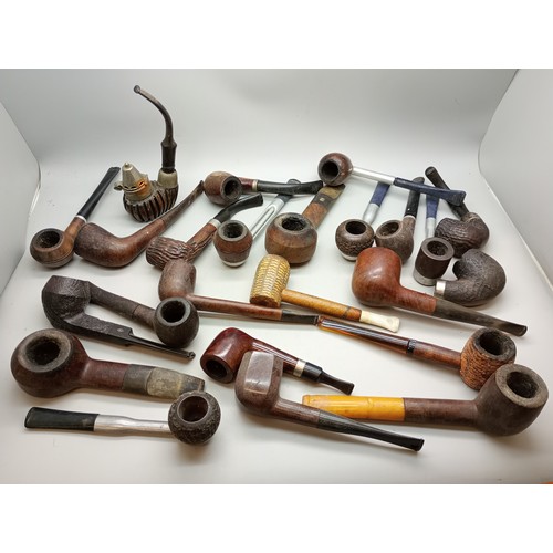 2041 - A collection of twenty-four pipes