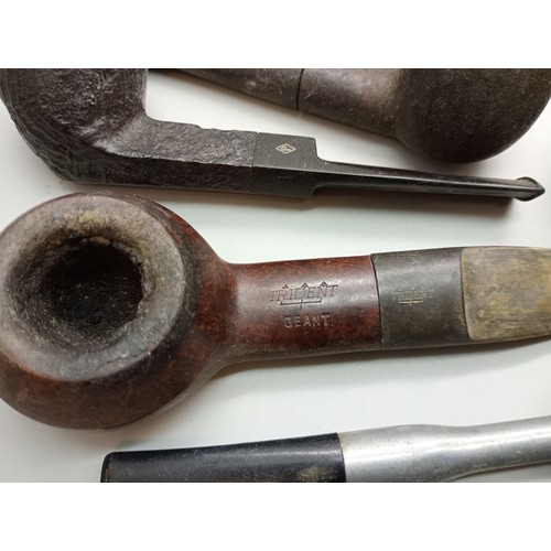 2041 - A collection of twenty-four pipes