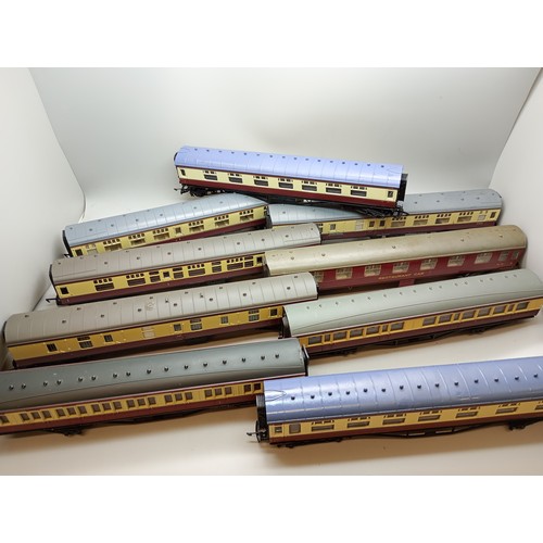 2044 - Nine 00 gauge model railway coaches including a restaurant car