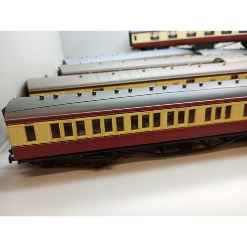 2044 - Nine 00 gauge model railway coaches including a restaurant car