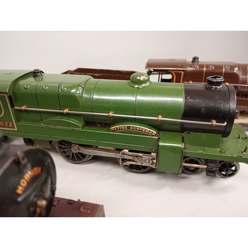 2051 - Three O gauge model railway engines and tenders, 4.4.2 loco Hornby No.3 Type clockwork 1930s - 31801... 