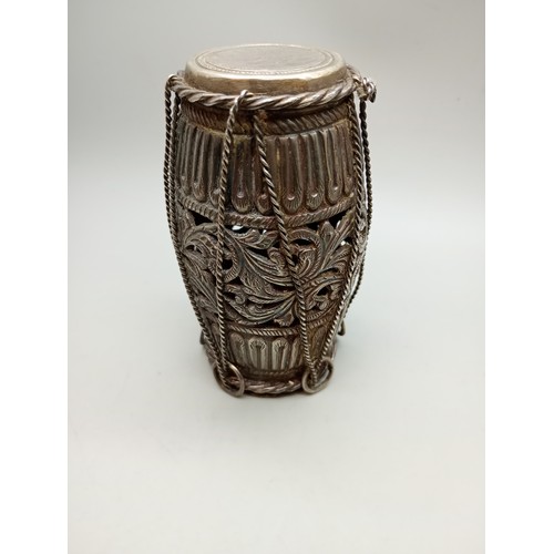 7270 - An Eastern white metal fretwork pot in the form of a drum, marked silver to lid, 187g, 10cm