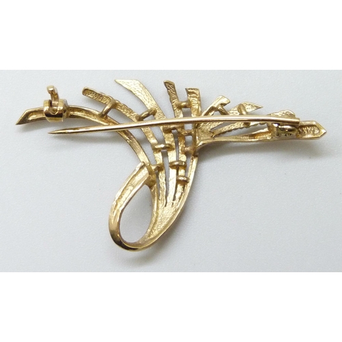 7011 - A 9ct gold brooch, 3.2g, 4.2cm