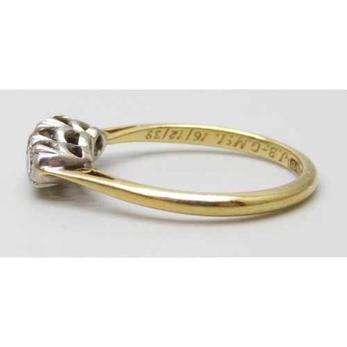 7017 - An 18ct gold and platinum diamond set trilogy ring, wit inscription dated 1939, 2.1g, L